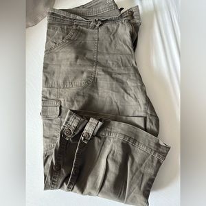 Gloria Vanderbilt capris